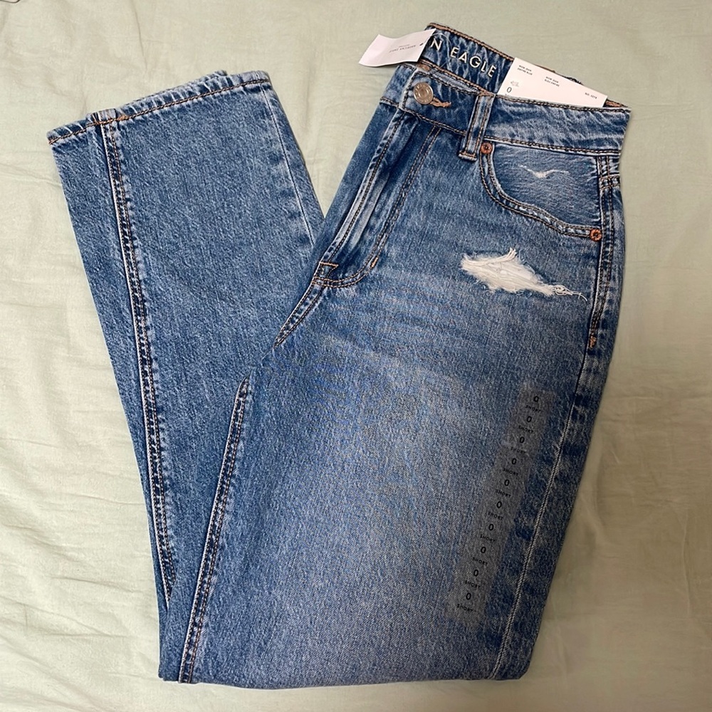 NWT AE MOM JEANS // SIZE 0 short